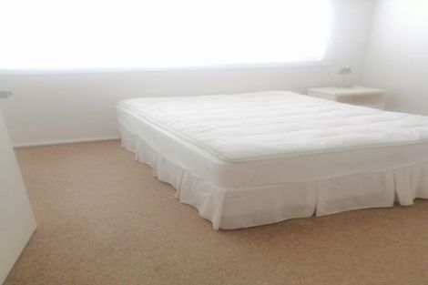 Photo of property in 1/613 Glenfield Road, Totara Vale, Auckland, 0629