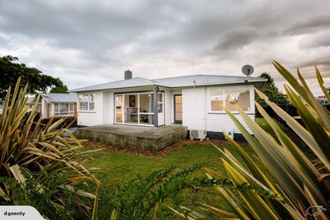 Photo of property in 79 Collins Road, Melville, Hamilton, 3206