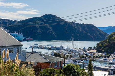 Photo of property in 9 Russell Street, Picton, 7220