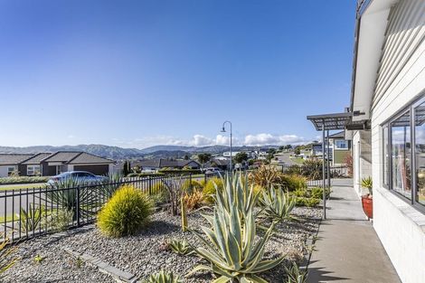 Photo of property in 13 Madeira Close, Whitby, Porirua, 5024