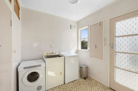 Photo of property in 42 Queens Road, Glen Avon, New Plymouth, 4312