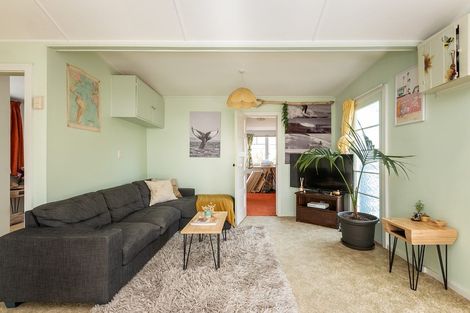Photo of property in 10 Cross Street, Waikuku Beach, 7473