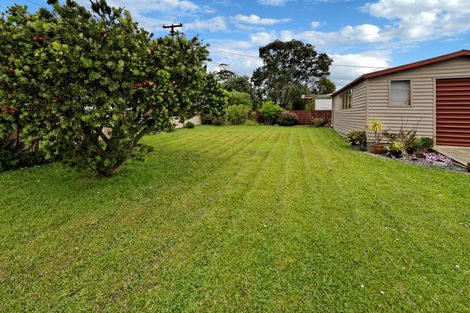 Photo of property in 1/9 Vardon Road, Green Bay, Auckland, 0604