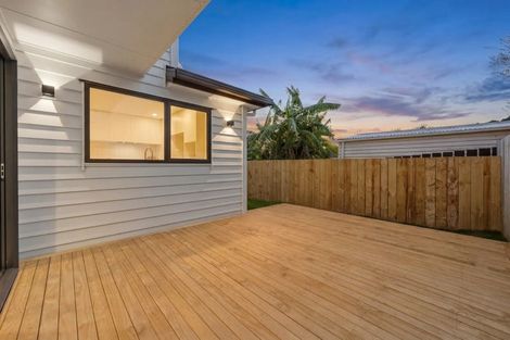Photo of property in 1b Mamuku Drive, Massey, Auckland, 0614
