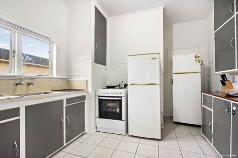 Photo of property in 37 Titirangi Road, New Lynn, Auckland, 0600