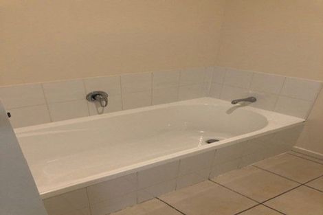 Photo of property in 4/3 Orwell Road, Greenhithe, Auckland, 0632