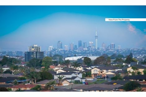 Photo of property in 77 Lake Panorama Drive, Henderson Valley, Auckland, 0612