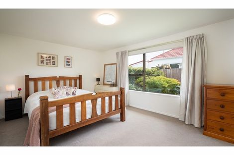Photo of property in 1/11 Young Street, Somerfield, Christchurch, 8024