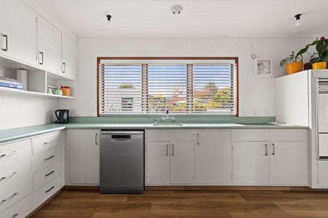 Photo of property in 110 Avondale Road, Taradale, Napier, 4112