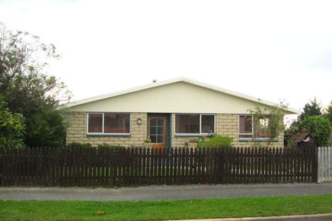 Photo of property in 32 Estuary Crescent, Fairfield, Dunedin, 9018