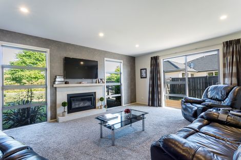 Photo of property in 18 Hagart-alexander Drive, Mosgiel, 9024