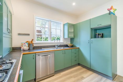 Photo of property in 43 Saint Ronans Avenue, Waterloo, Lower Hutt, 5011