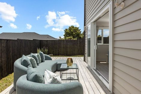 Photo of property in 9 Waimaru Lane, Orewa, 0931