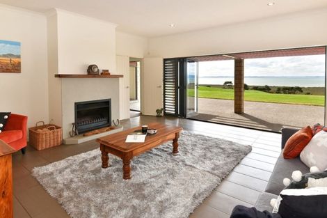 Photo of property in 1880 South Head Road, South Head, Helensville, 0874