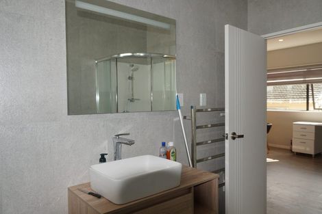 Photo of property in 83a Lake Road, Northcote, Auckland, 0627