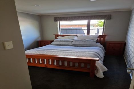 Photo of property in 16 Bottle Lake Drive, Parklands, Christchurch, 8083