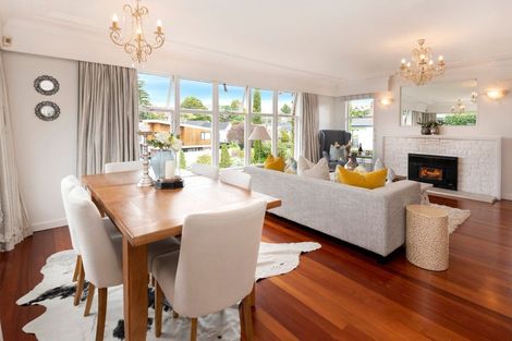 Photo of property in 10 Glenfern Road, Mellons Bay, Auckland, 2014