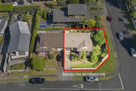 Photo of property in 1/1 Pickwick Parade, Mellons Bay, Auckland, 2014