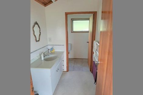 Photo of property in 15 Te Henga Road, Waitakere, Henderson, 0781