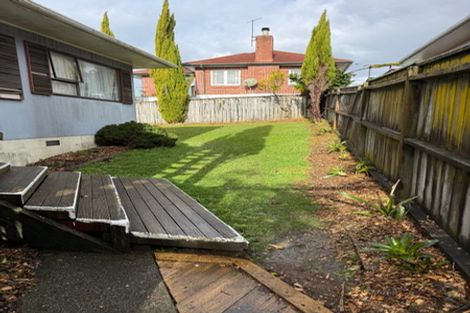 Photo of property in 2/521 Glenfield Road, Glenfield, Auckland, 0629