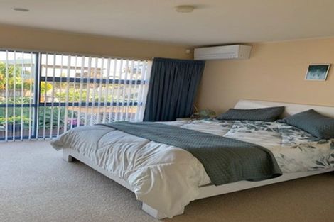 Photo of property in 25 Mallard Place, Unsworth Heights, Auckland, 0632