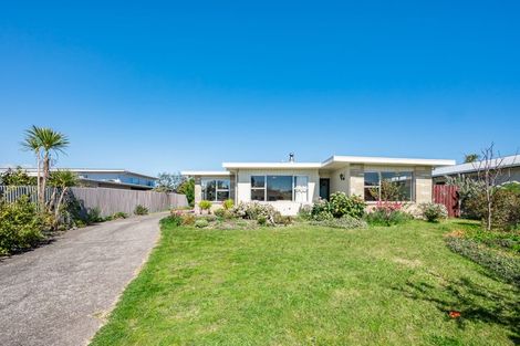 Photo of property in 5 Callender Terrace, Paraparaumu Beach, Paraparaumu, 5032
