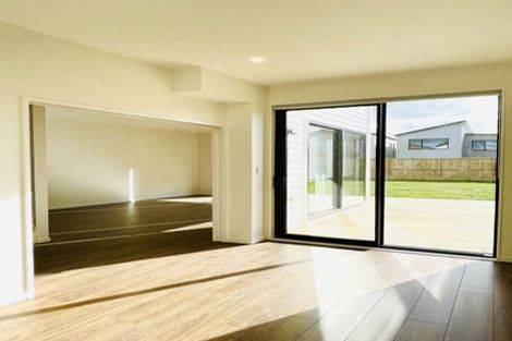 Photo of property in 27 Coast Garden Drive, Hobsonville, Auckland, 0616