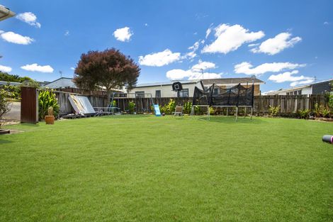 Photo of property in 86 Rosewarne Crescent, Glendene, Auckland, 0602