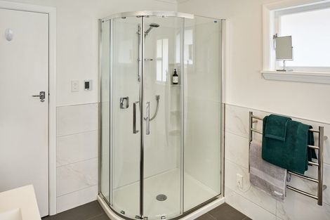 Photo of property in 8 Courtenay Road, Heretaunga, Upper Hutt, 5018