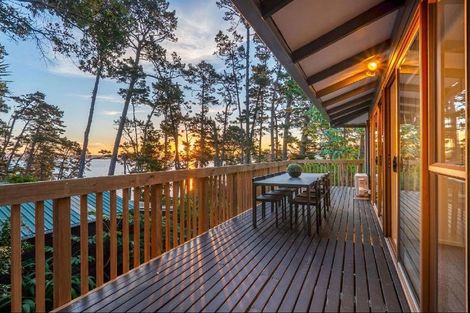 Photo of property in 32 Rosecamp Road, Beach Haven, Auckland, 0626