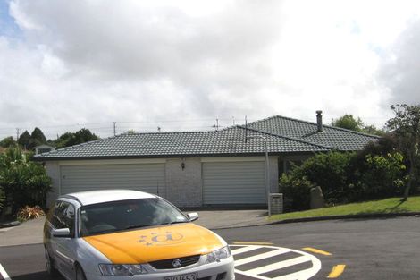 Photo of property in 8 Bass Street, West Harbour, Auckland, 0618
