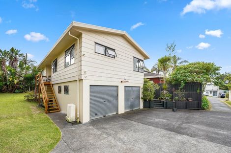 Photo of property in 2/109 Athena Drive, Totara Vale, Auckland, 0629