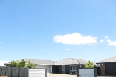 Photo of property in 10 Vaughan Way, Redwood, Christchurch, 8051