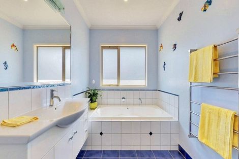 Photo of property in 63 Loch Views Road, Acacia Bay, Taupo, 3385