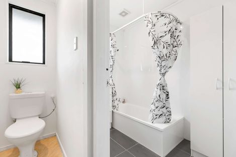 Photo of property in 67b Redcrest Avenue, Red Hill, Papakura, 2110