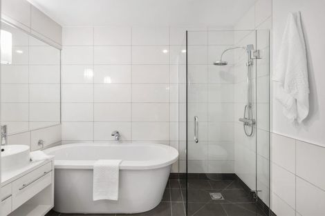 Photo of property in 1/25 Thane Road, Roseneath, Wellington, 6011