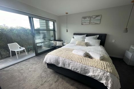 Photo of property in 79 Pupuke Road, Northcote, Auckland, 0627