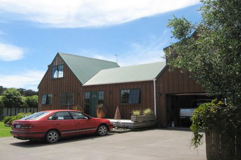 Photo of property in 47 Clarks Beach Road, Clarks Beach, 2122