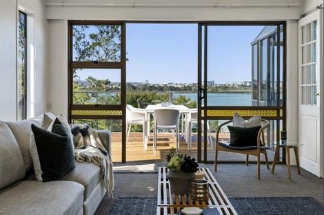 Photo of property in 27 Ferry Parade, Herald Island, Auckland, 0618