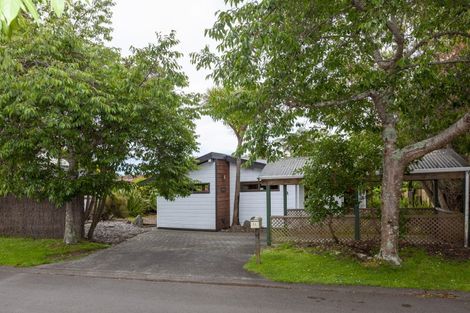 Photo of property in 1a Karaka Grove, Waikanae, 5036