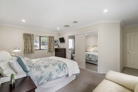 Photo of property in 27 Hogarth Rise, West Harbour, Auckland, 0618