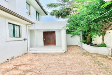 Photo of property in 1/881 East Coast Road, Northcross, Auckland, 0632