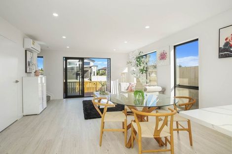 Photo of property in 2/10 Alan Avenue, Henderson, Auckland, 0610