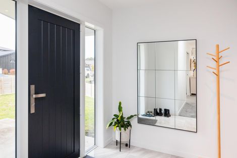 Photo of property in 23 Vaucluse Heights, Fitzherbert, Palmerston North, 4410