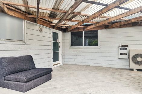 Photo of property in 32 Becker Drive, Weymouth, Auckland, 2103