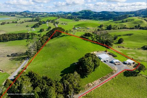 Photo of property in 1043 Whananaki Road North, Opuawhanga, Hikurangi, 0181