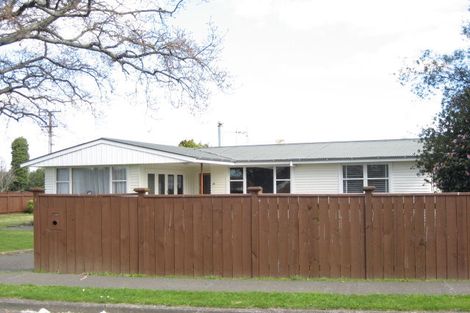 Photo of property in 1 Wilson Street, Bulls, 4818