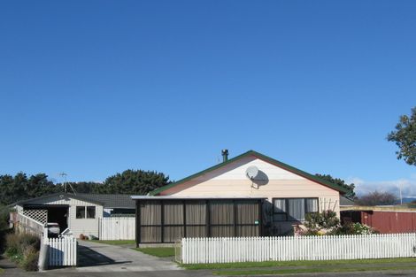 Photo of property in 13 Hewson Crescent, Otaki Beach, Otaki, 5512