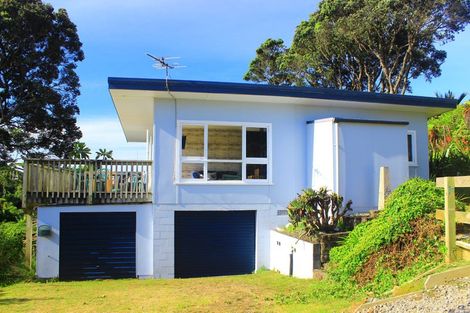Photo of property in 12 Takarei Terrace, Mokau, 4376