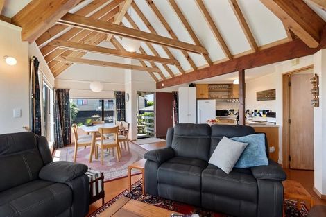 Photo of property in 6 Stonewall Grove, Waikanae Beach, Waikanae, 5036